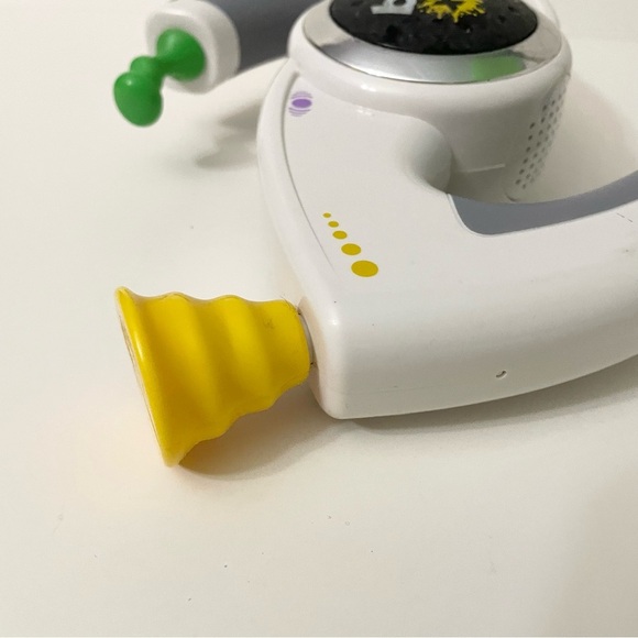 Bop It XT 2010 Handheld Electronic Talking  Game - Picture 3 of 15